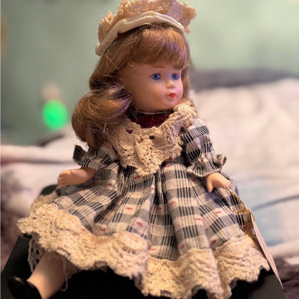 Kingstate The Dollcrafter - Porcelain Doll - Vintage - One Broken Leg - Reduced